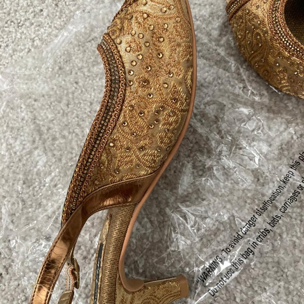 Indian Embroidered Sandals - Picture 4 of 6